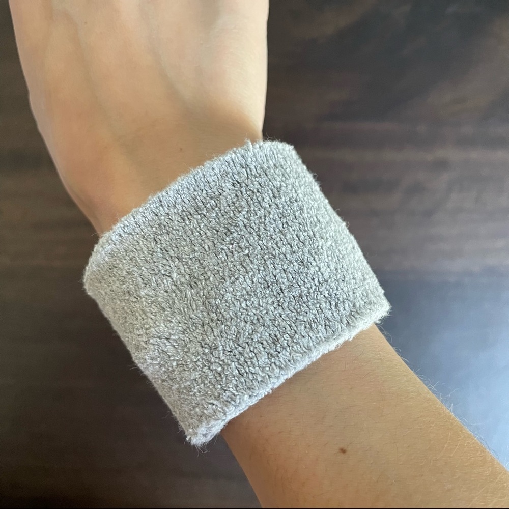 3 Nike Grey Tennis Wristbands - Picture 7 of 8